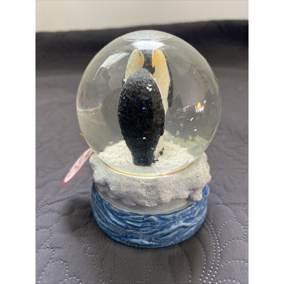 Penguin Family Music Box Snow Globe Plays “Jingle Bells” Holiday Decor Accent - Picture 3 of 7